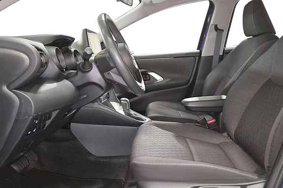 Toyota Yaris 11 of 30