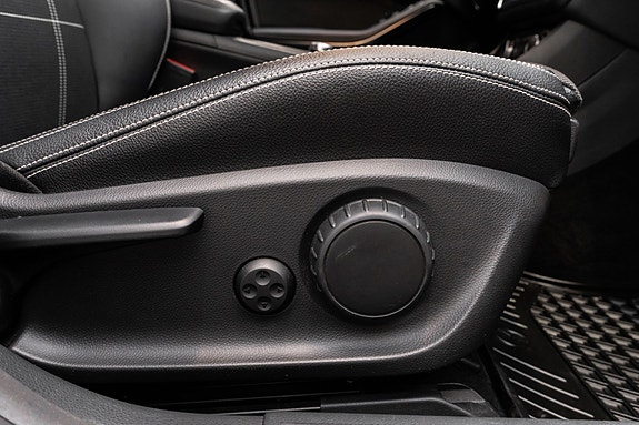 Mercedes-Benz CLA180 25 of 28