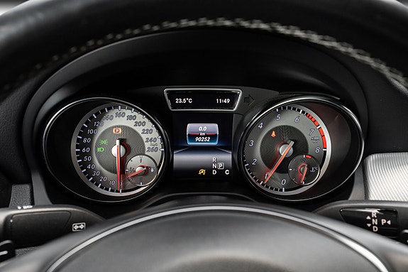 Mercedes-Benz CLA180 14 of 28