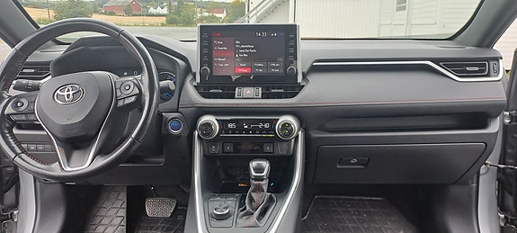 Toyota RAV4 7 of 12