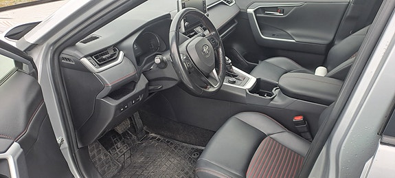 Toyota RAV4 6 of 12