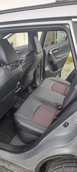 Toyota RAV4 10 of 12