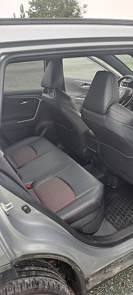 Toyota RAV4 9 of 12