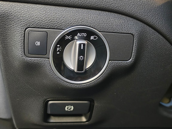 Mercedes-Benz GLA200 16 of 30