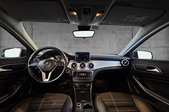 Mercedes-Benz GLA200 13 of 30