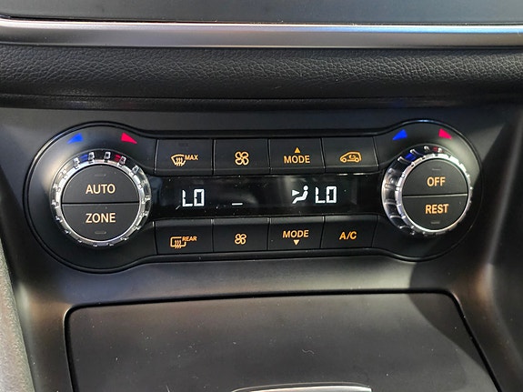 Mercedes-Benz GLA200 27 of 30