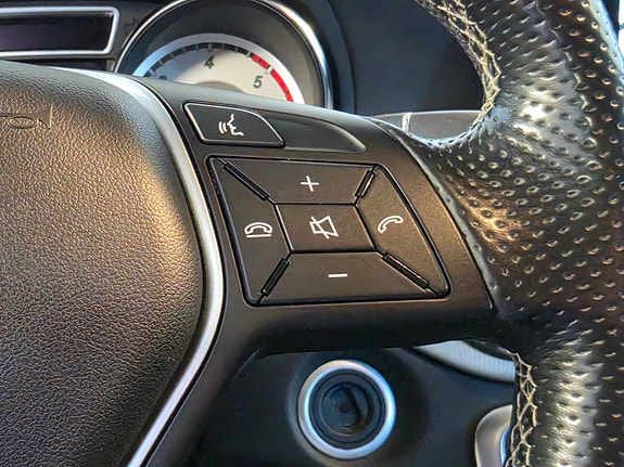 Mercedes-Benz GLA200 23 of 30