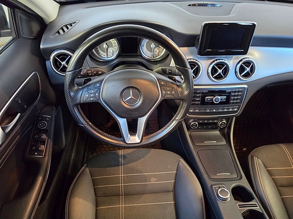 Mercedes-Benz GLA200 15 of 30