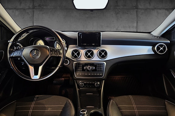 Mercedes-Benz GLA200 14 of 30