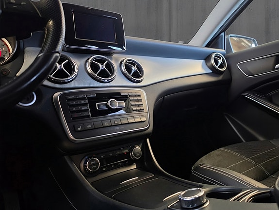 Mercedes-Benz GLA200 24 of 30