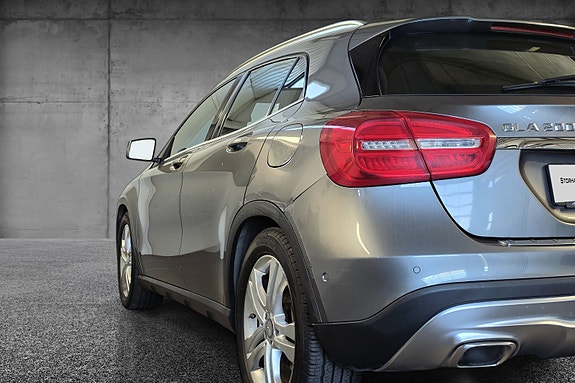 Mercedes-Benz GLA200 8 of 30