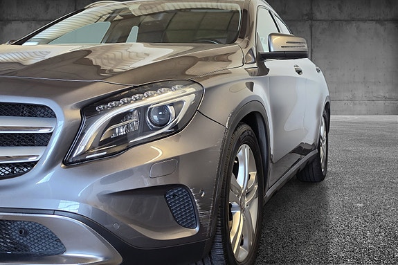 Mercedes-Benz GLA200 4 of 30