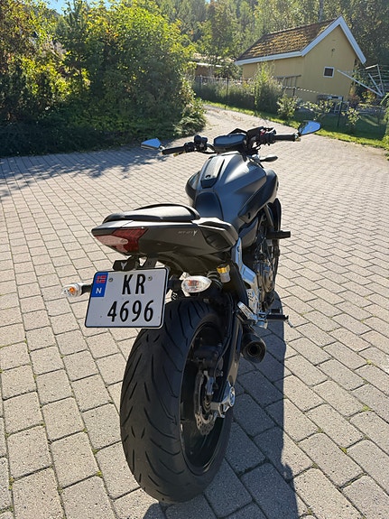 Yamaha MT-07 4 of 10