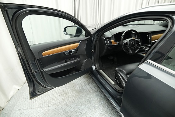 Volvo V90 23 of 30