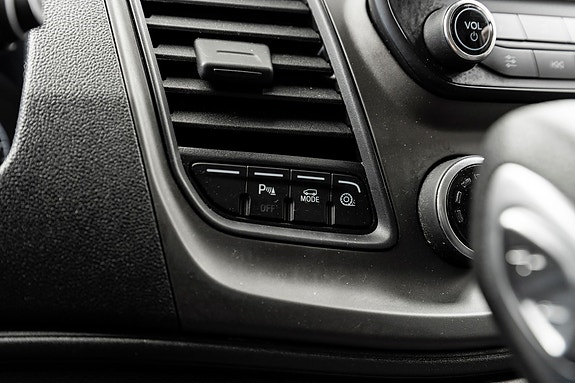 Ford Transit Custom 16 of 26