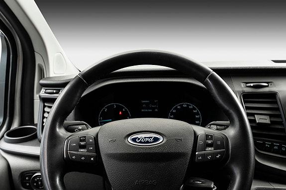 Ford Transit Custom 11 of 26