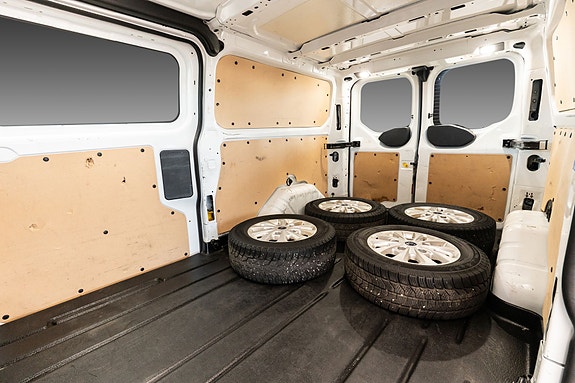 Ford Transit Custom 21 of 24