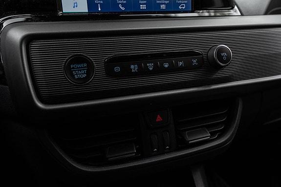 Ford Transit Courier 16 of 26