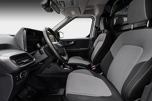Ford Transit Courier 20 of 26