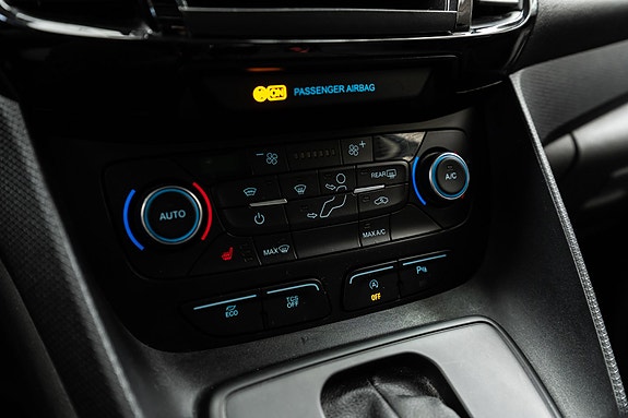 Ford Transit Connect 16 of 26