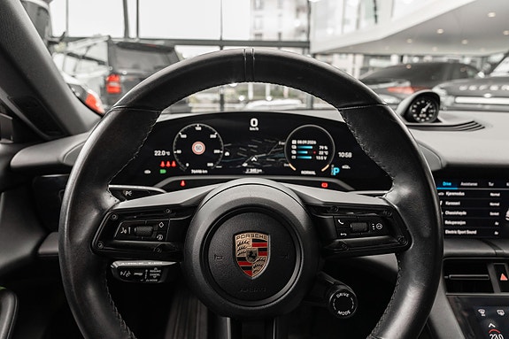 Porsche Taycan 21 of 30