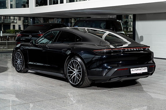 Porsche Taycan 3 of 30