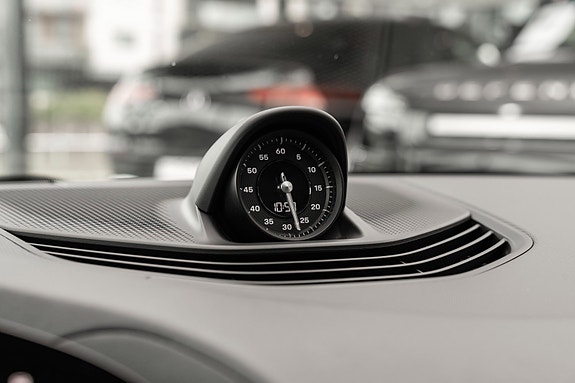 Porsche Taycan 13 of 30
