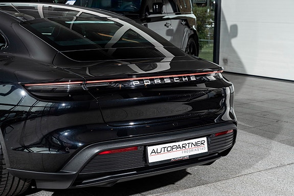 Porsche Taycan 24 of 30