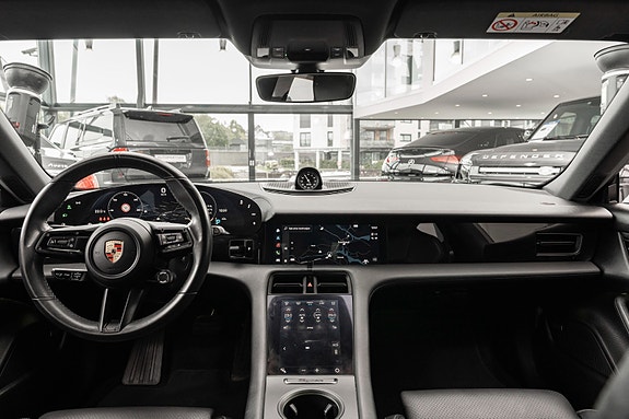 Porsche Taycan 9 of 30