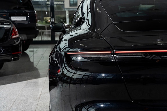 Porsche Taycan 27 of 30