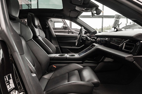 Porsche Taycan 12 of 30