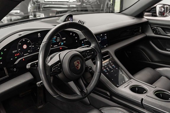 Porsche Taycan 8 of 30