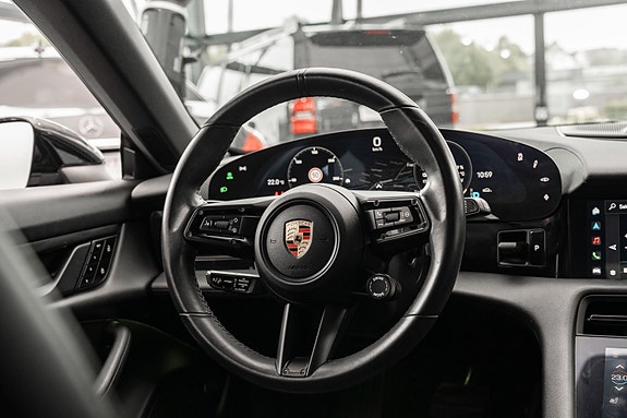 Porsche Taycan 14 of 30