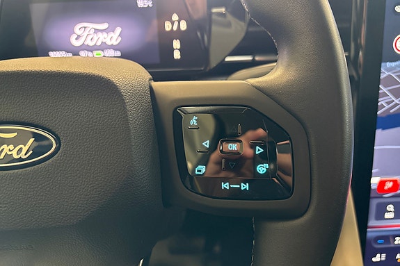 Ford Explorer 22 of 23
