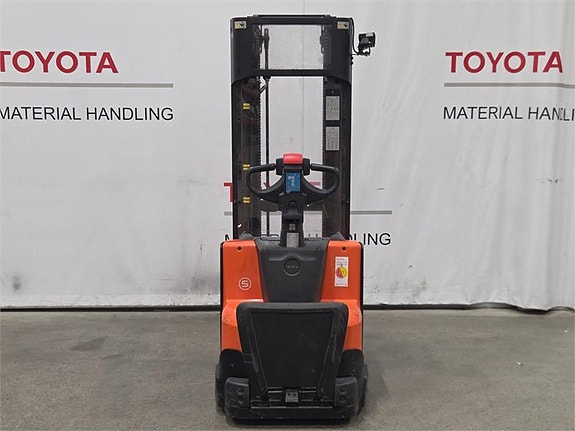 Toyota SWE140L 2 of 4