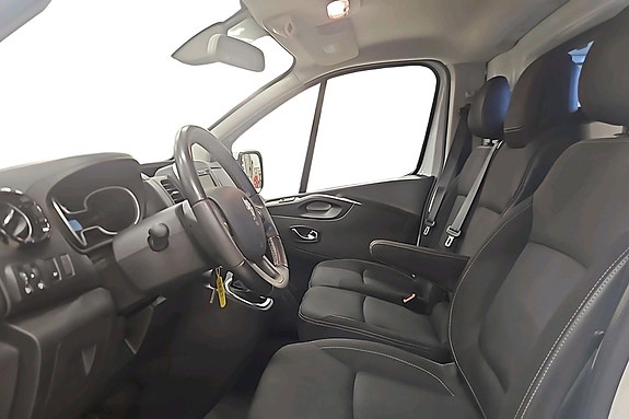 Renault Trafic 12 of 19