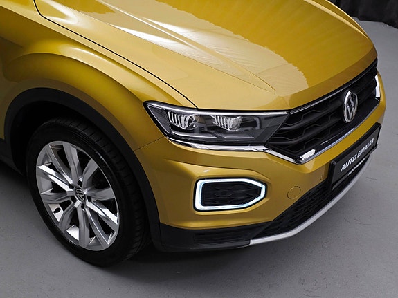 Volkswagen T-Roc 10 of 30