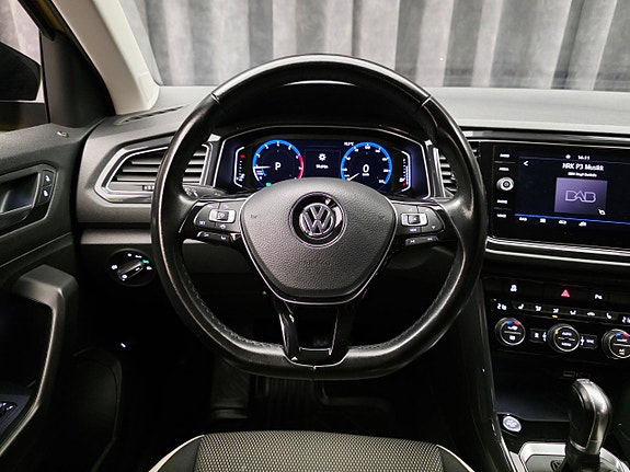 Volkswagen T-Roc 21 of 30