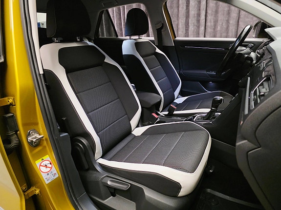 Volkswagen T-Roc 18 of 30