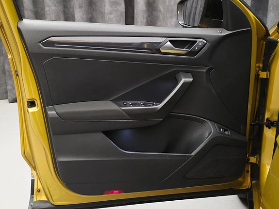 Volkswagen T-Roc 16 of 30