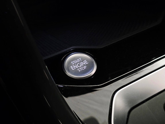 Volkswagen T-Roc 26 of 30