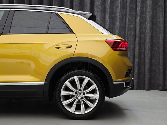 Volkswagen T-Roc 13 of 30