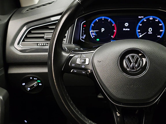 Volkswagen T-Roc 22 of 30