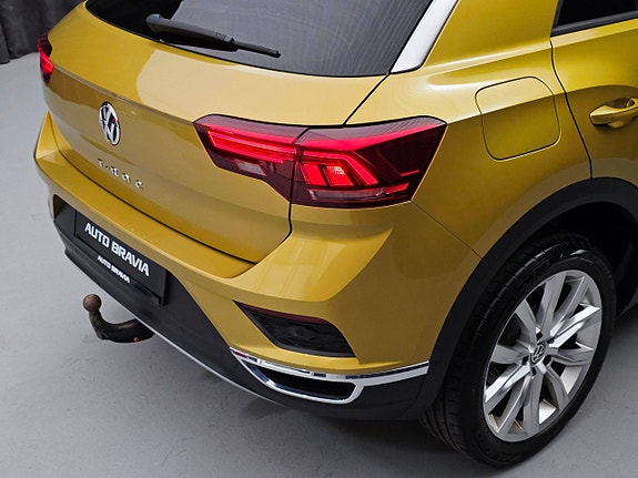 Volkswagen T-Roc 15 of 30