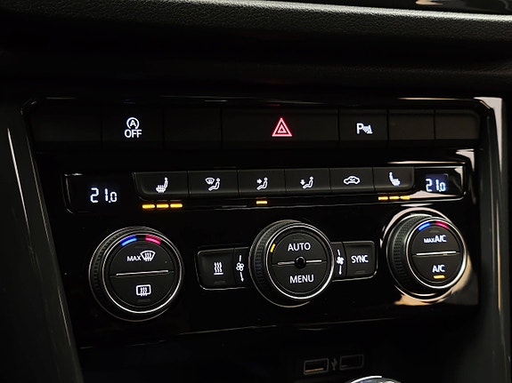 Volkswagen T-Roc 27 of 30