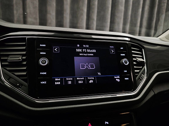 Volkswagen T-Roc 29 of 30