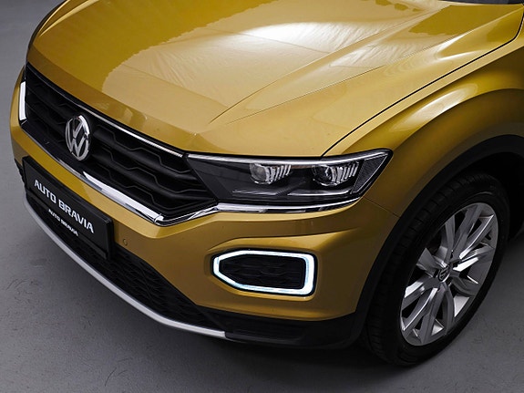 Volkswagen T-Roc 11 of 30