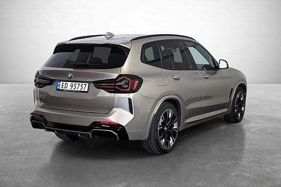 BMW iX3 5 of 27