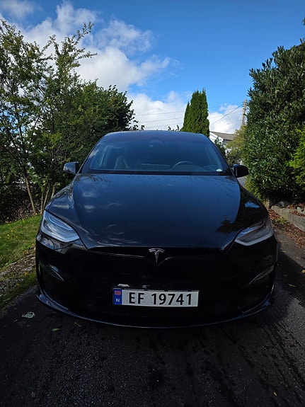 Tesla Model X 3 of 10