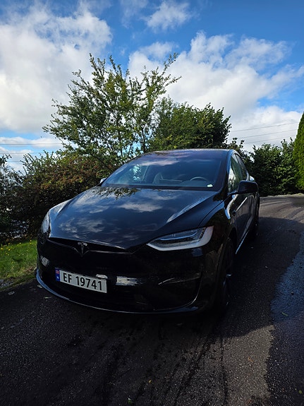 Tesla Model X 2 of 10